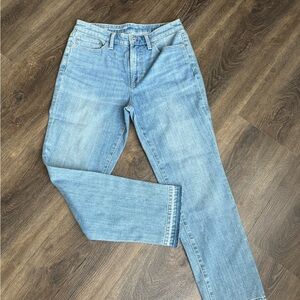 New! High waist modern ankle jeans.